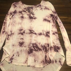 maroon and white tie-dye long sleeve shirt